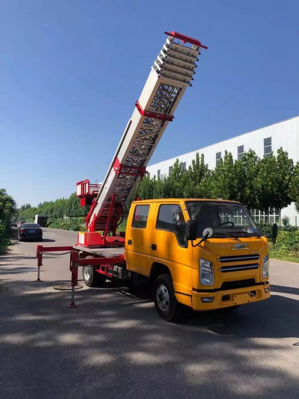 九江附近的云梯车出租服务：轻松解决高空作业需求