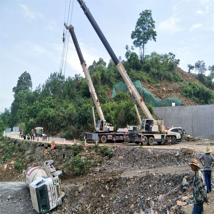 九江汽车掉沟里叫吊车救援要多少钱